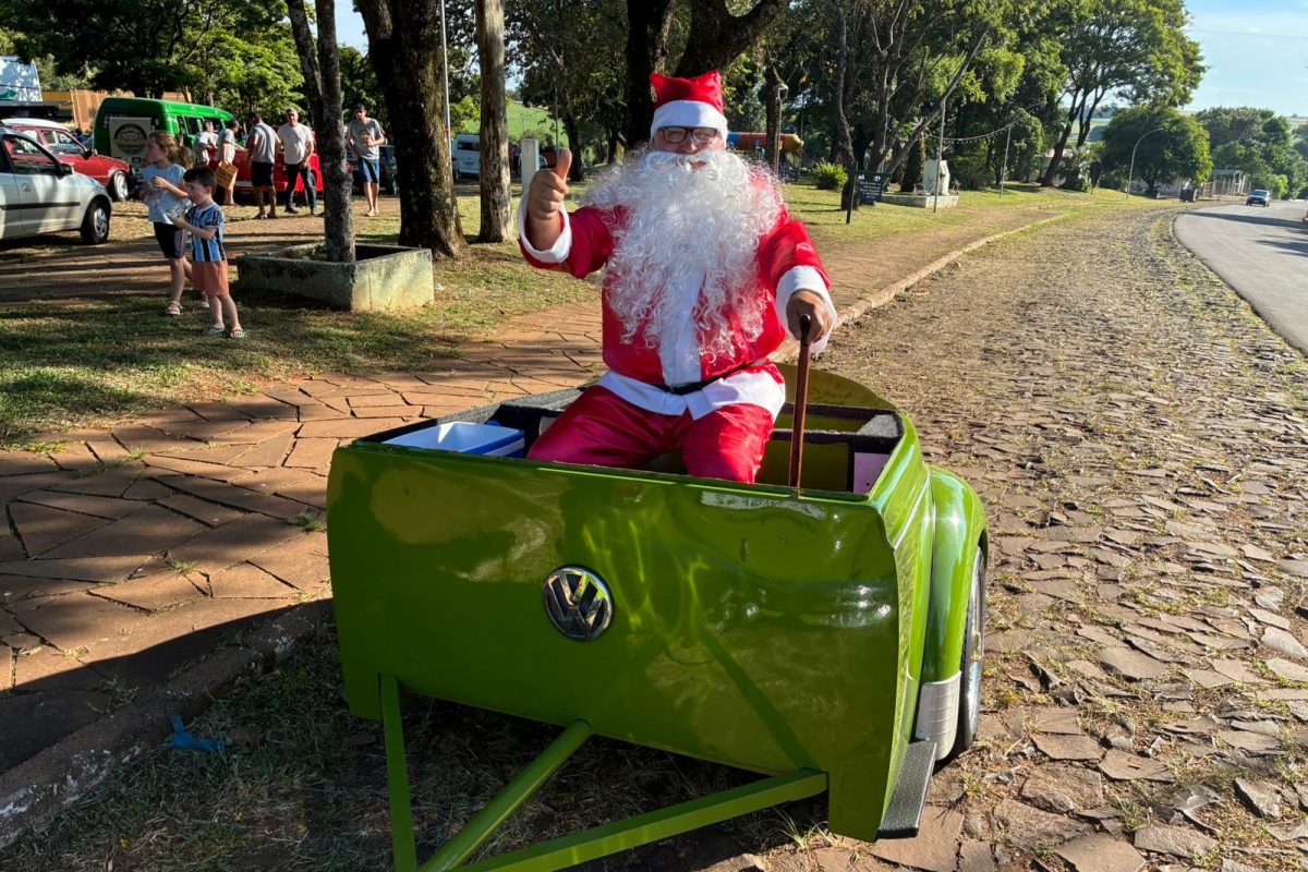 Antigos Santo Augusto promovem carreata solidária com doação de doces para crianças