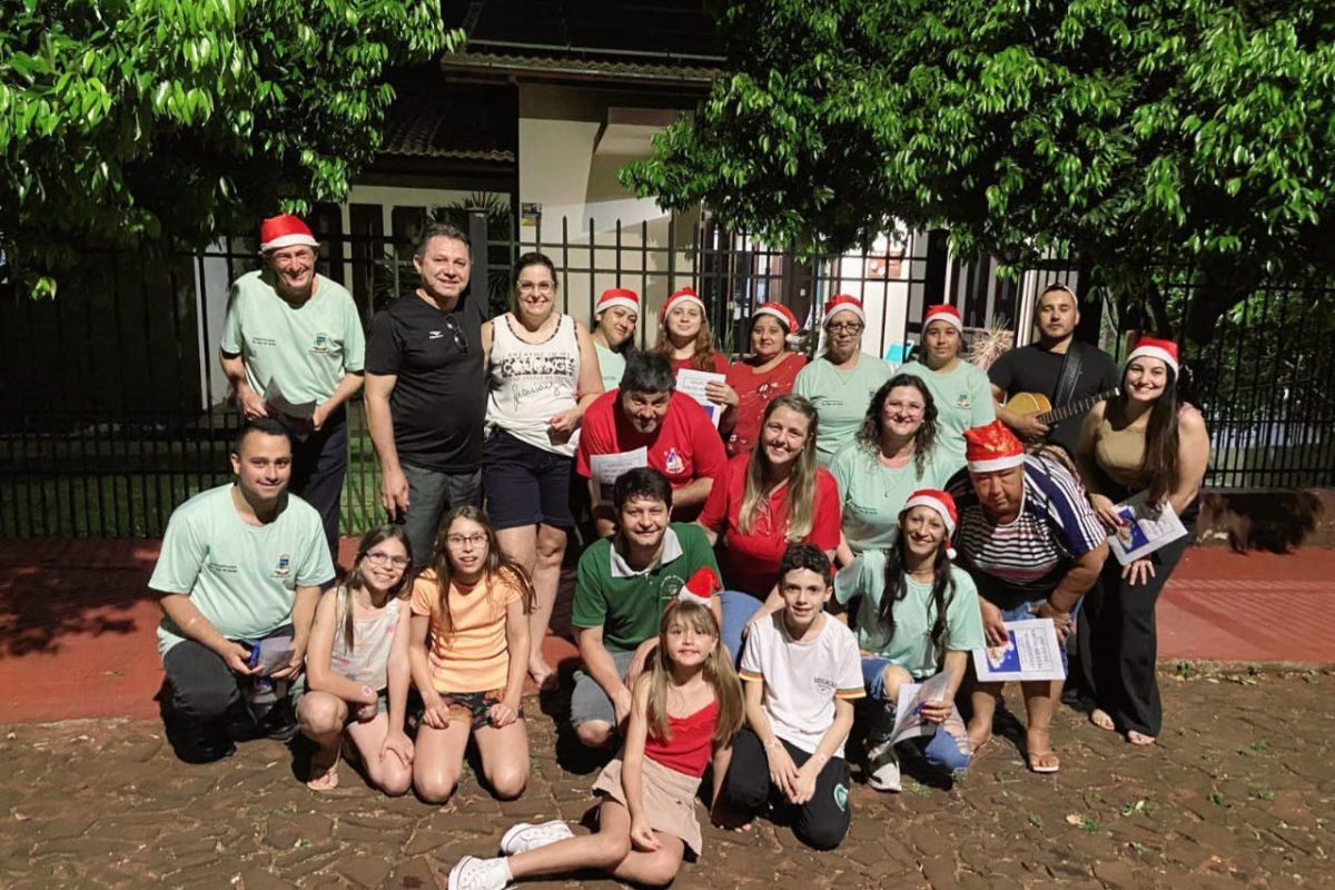Grupo Terapêutico promove serenata natalina em Coronel Bicaco