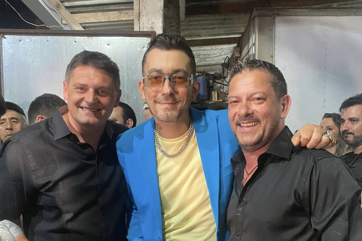 Banda Karybe participa da gravação do DVD Bailão das Antigas em Chapecó