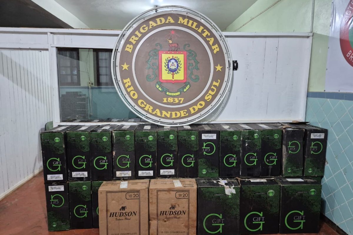 Brigada Militar apreende mais de 15 mil maços de cigarros contrabandeados em Crissiumal
