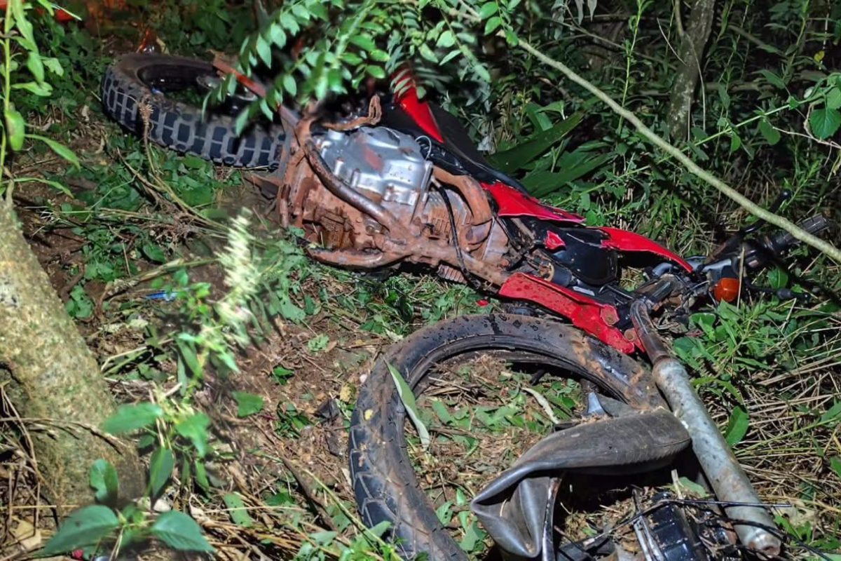 Colisão frontal entre caminhão e motocicleta deixa jovem morto na ERS-324