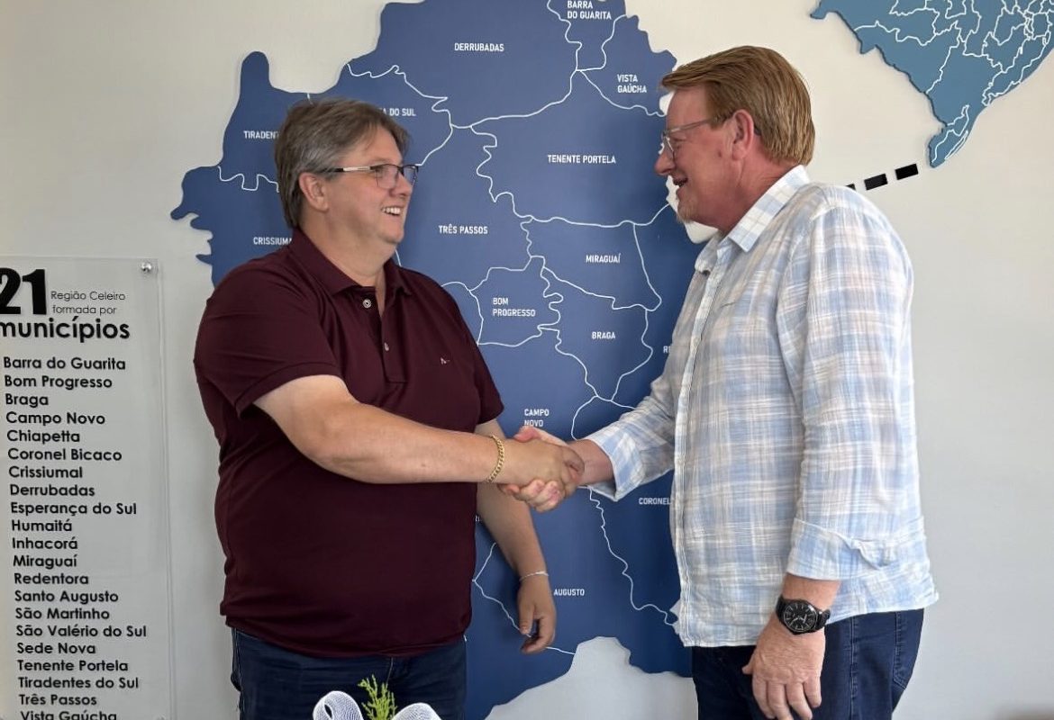 AMUCELEIRO realiza transmissão de cargo da presidência para Norimar Schossler