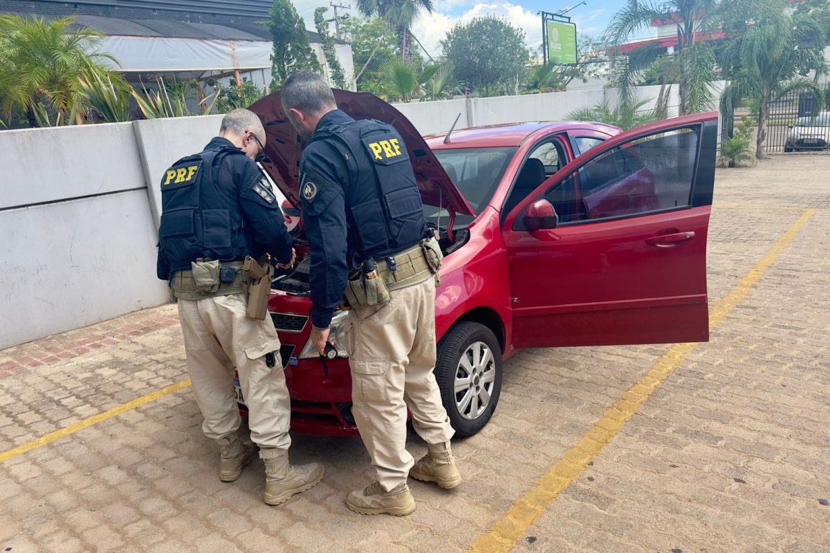 PRF recupera veículo furtado no Paraná durante fiscalização na BR-285, em Passo Fundo