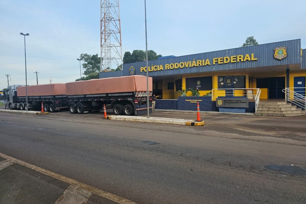 PRF intercepta bi-trem com mais de 13 toneladas de sobrepeso e falhas nos freios na BR-153, em Erechim