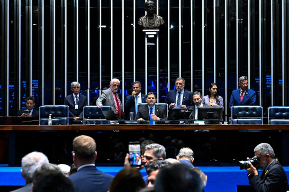 Salários no Congresso: Senado aprova reajuste a servidores da Câmara