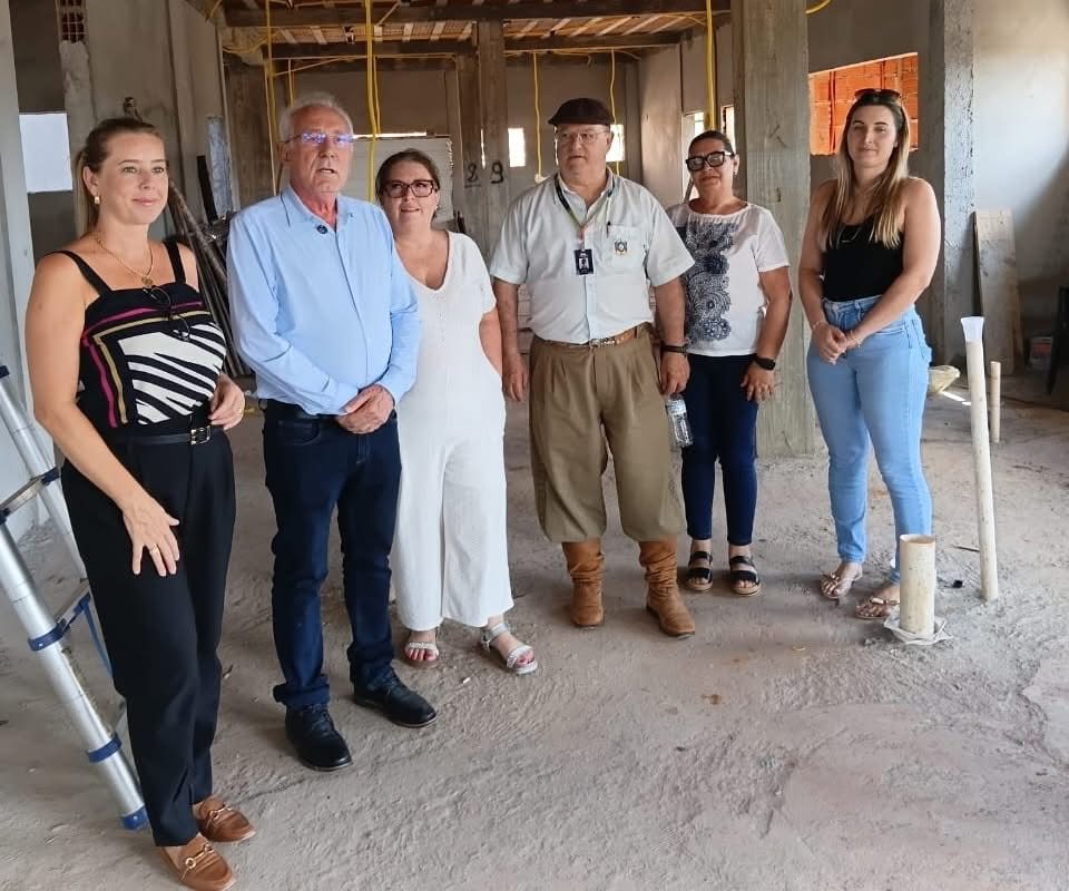 Prefeita e equipe da Saúde acompanham andamento das obras da nova UBS Oeste