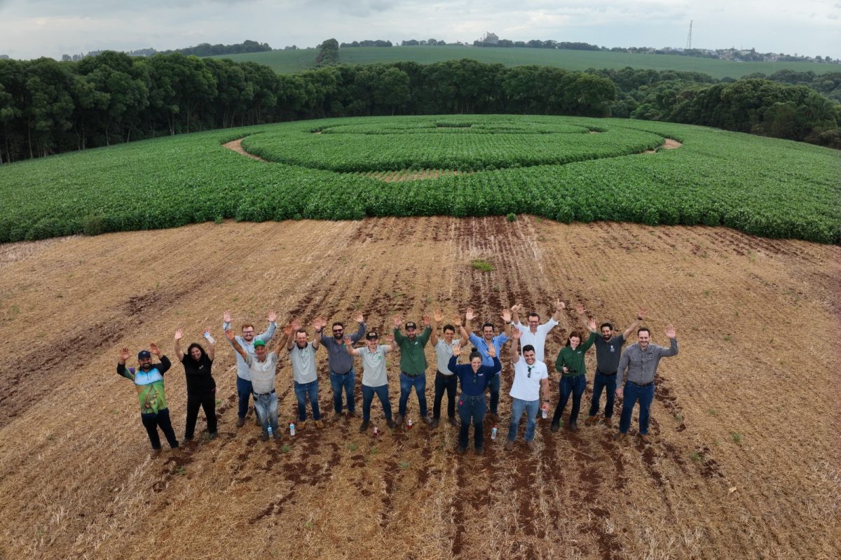 Representantes da Xarvio visitam Fazenda Sinuelo e destacam potencial da agricultura digital na região