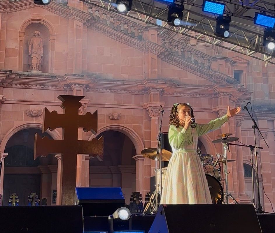 Betina Kiara encanta público e leva o nome de Santo Augusto ao Canto Missioneiro