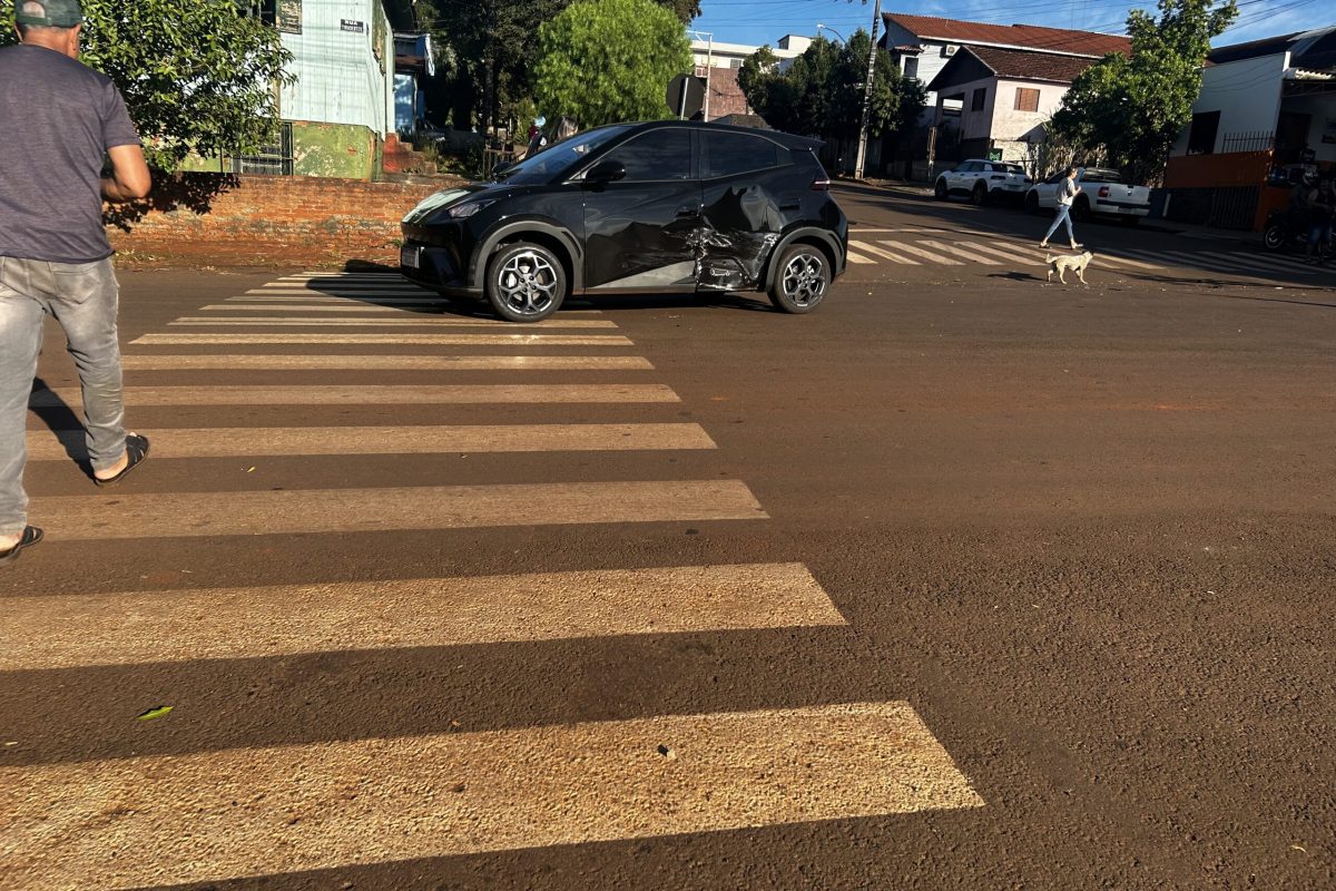 Acidente de trânsito é registrado no Centro de Santo Augusto na manhã desta quarta-feira
