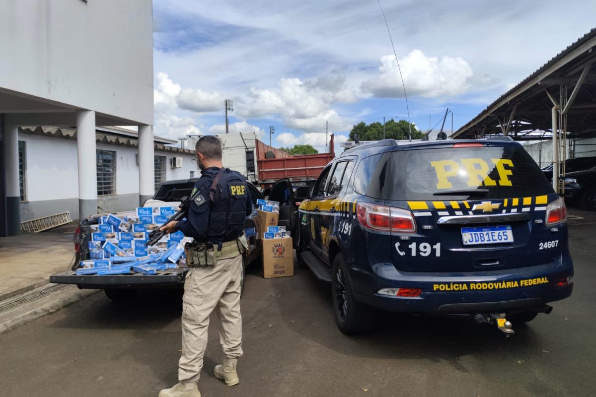 PRF prende homem com carga de 12,5 mil maços de cigarros na BR-468, em Coronel Bicaco