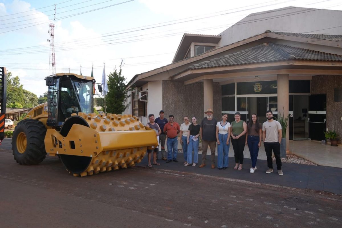 São Valério do Sul investe em novo rolo compactador para reforçar manutenção das estradas