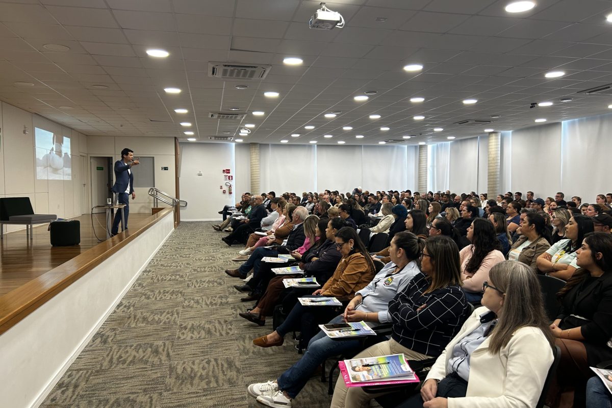 Servidores municipais de Santo Augusto participam de palestra sobre saúde plena