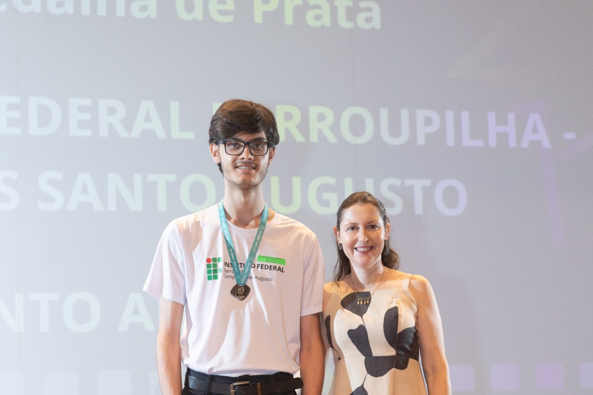 Egresso do IFFar – Campus Santo Augusto recebe Medalha de Prata na Cerimônia Regional de Premiação da OBMEP 2026