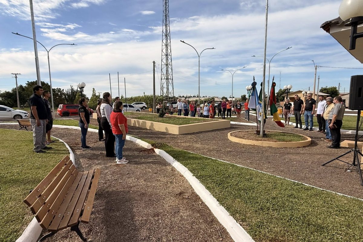Sede Nova inaugura praça no Bairro São José e entrega casas populares durante aniversário do município